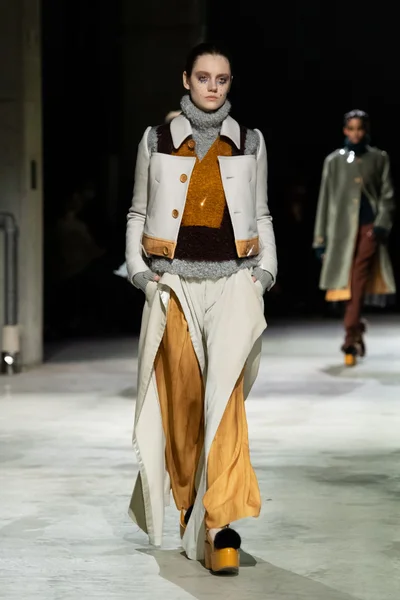 Look 38